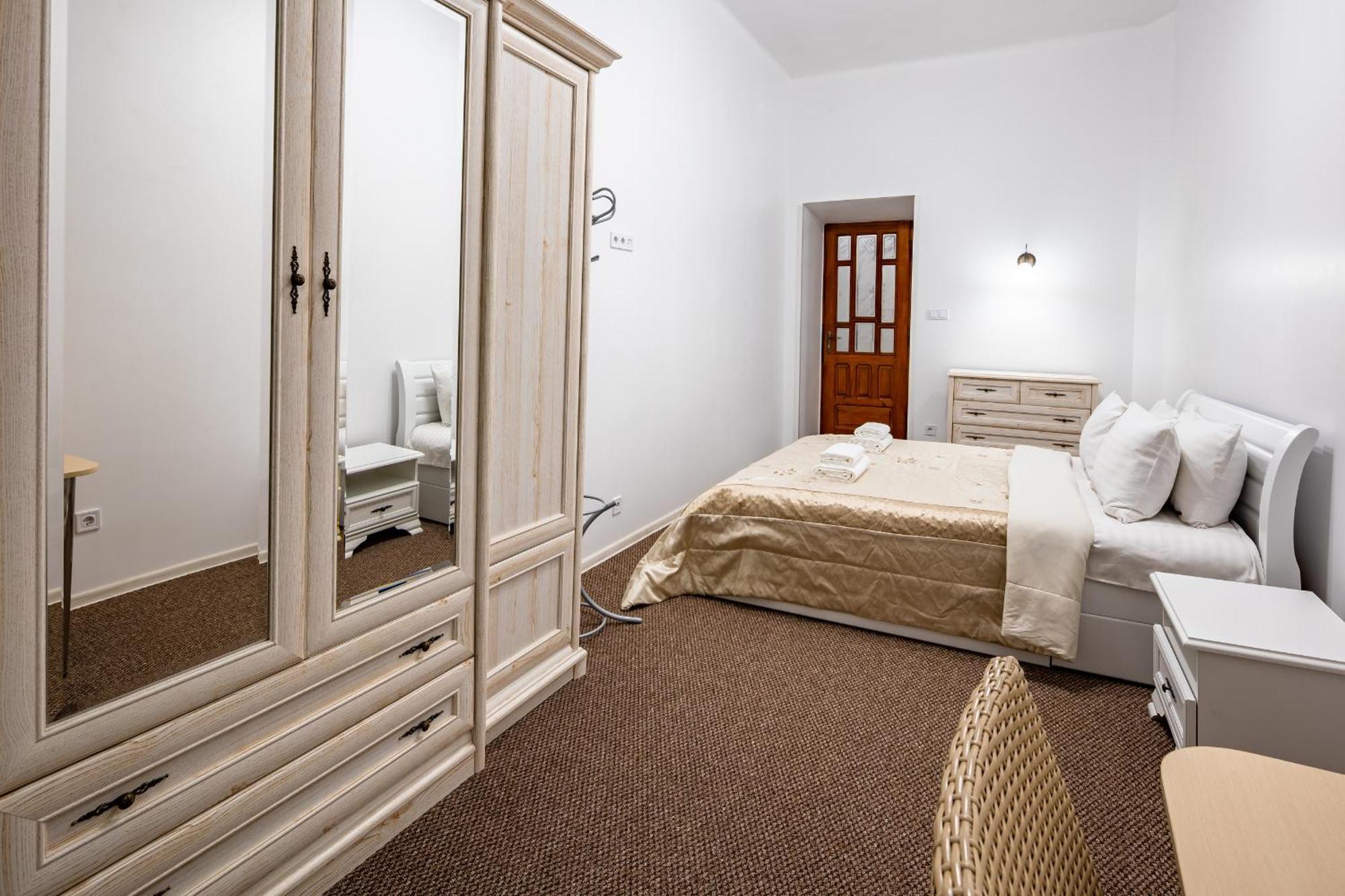 Designer Apartment! The Center! Валова 29 Львів Екстер'єр фото